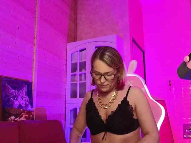 Findom_Lady_Shine webcam