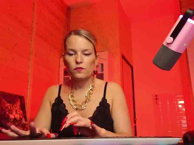 Findom_Lady_Shine webcam