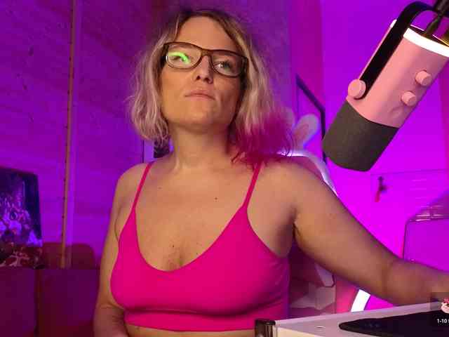 Findom_Lady_Shine webcam