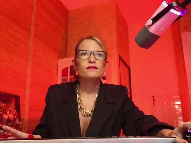 Findom_Lady_Shine webcam