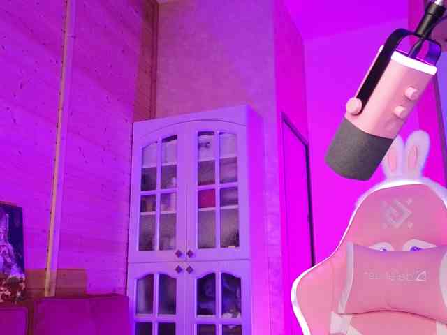 Findom_Lady_Shine webcam