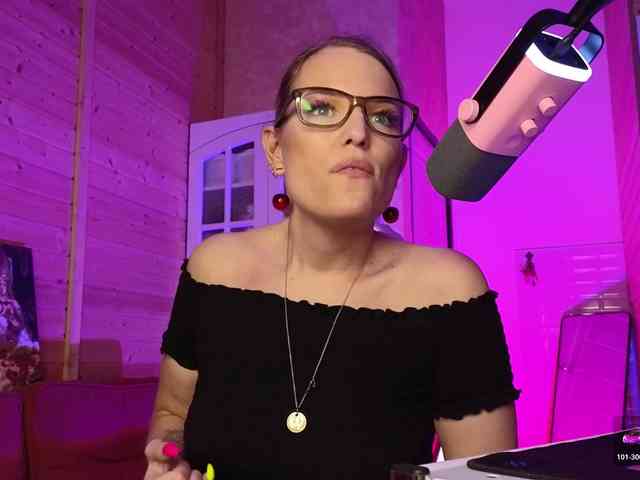 Findom_Lady_Shine webcam
