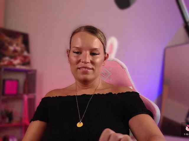 Findom_Lady_Shine webcam