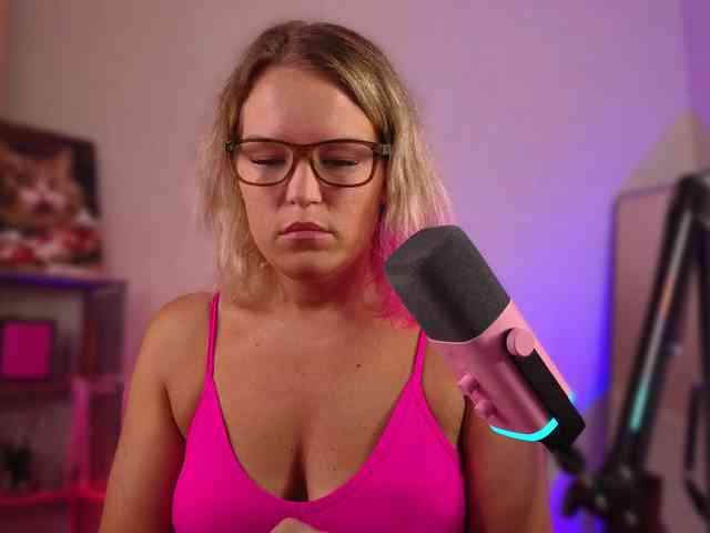 Findom_Lady_Shine webcam