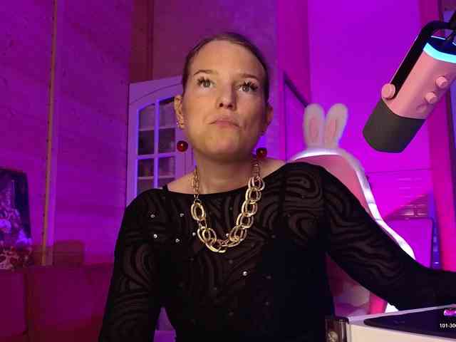 Findom_Lady_Shine webcam