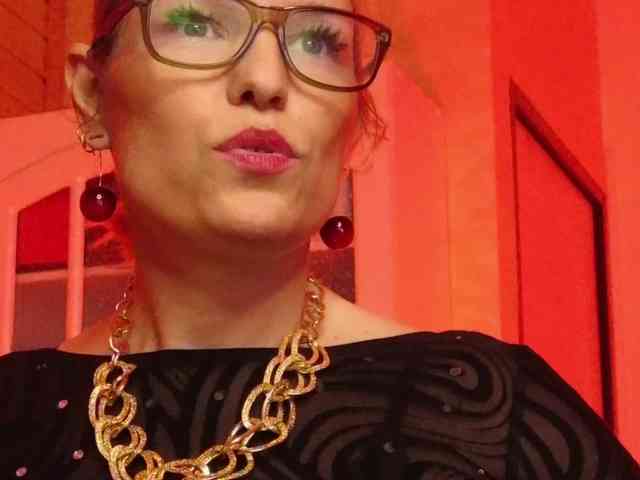 Findom_Lady_Shine webcam