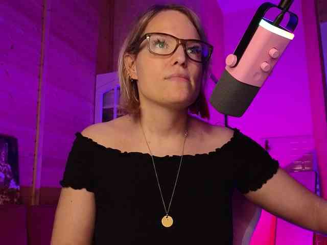 Findom_Lady_Shine webcam