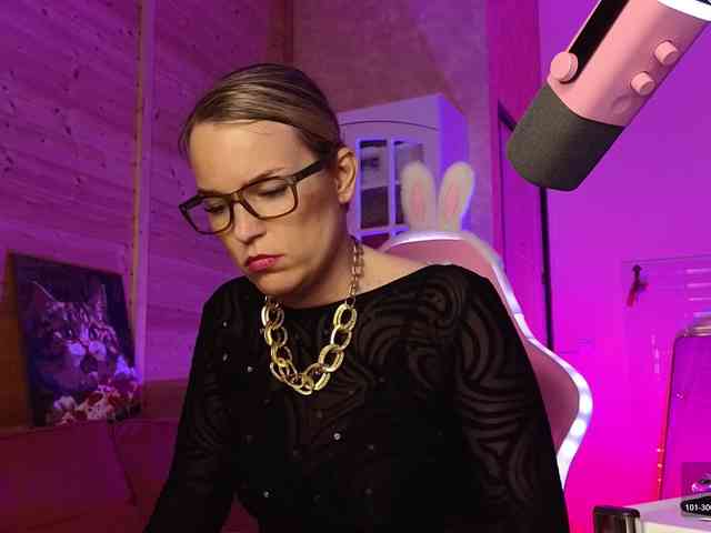 Findom_Lady_Shine webcam