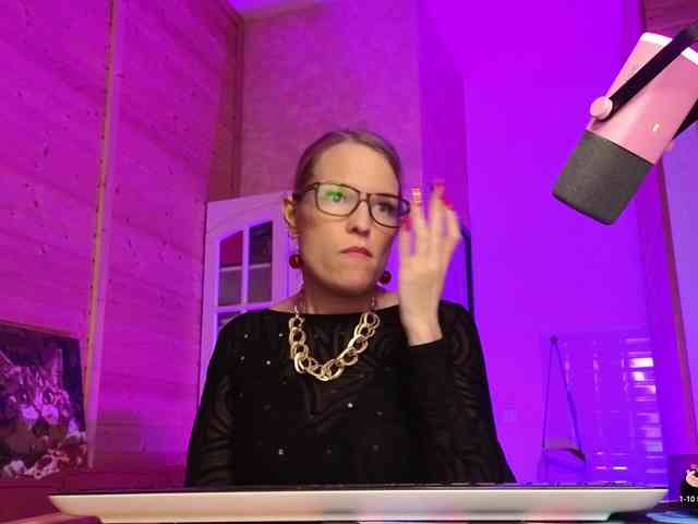 Findom_Lady_Shine webcam