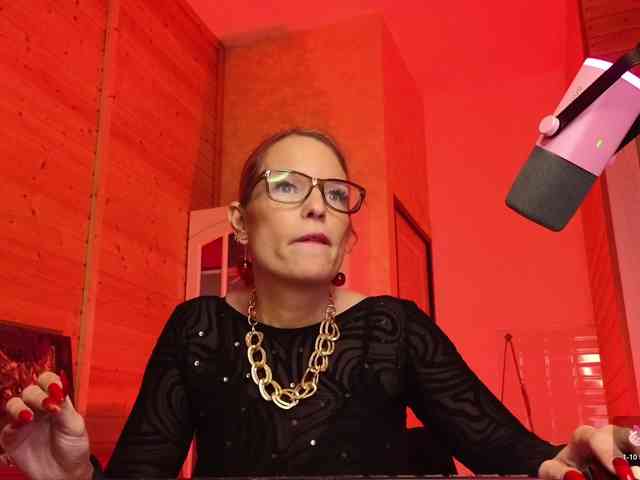 Findom_Lady_Shine webcam