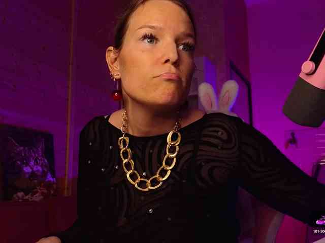 Findom_Lady_Shine webcam