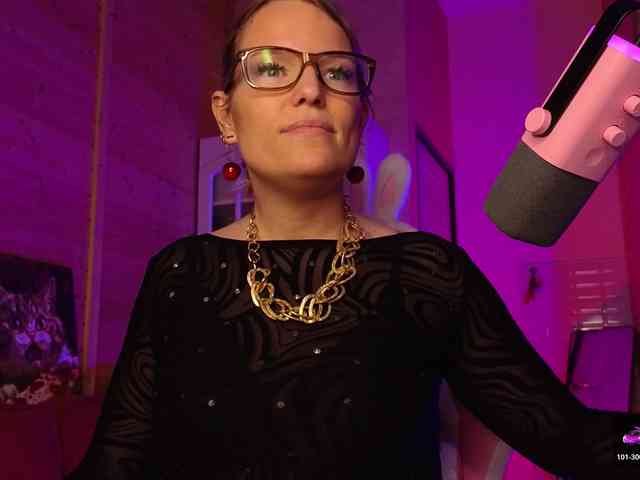 Findom_Lady_Shine webcam