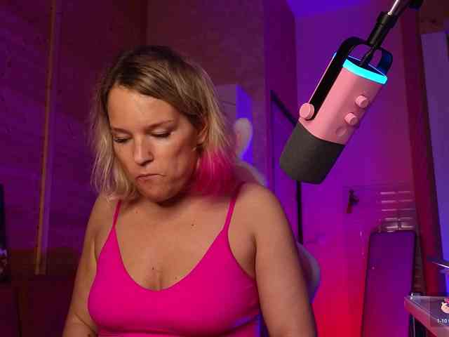 Findom_Lady_Shine webcam