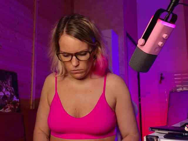 Findom_Lady_Shine webcam