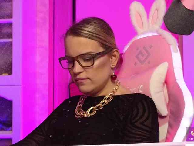 Findom_Lady_Shine webcam