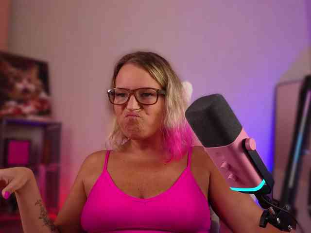 Findom_Lady_Shine webcam