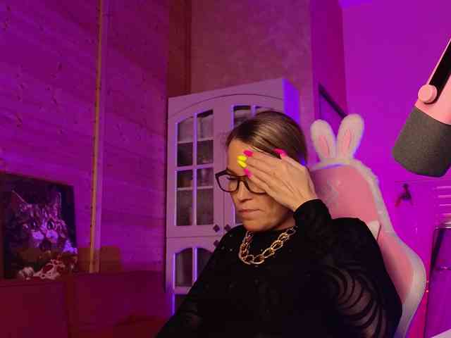 Findom_Lady_Shine webcam