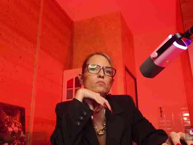 Findom_Lady_Shine webcam