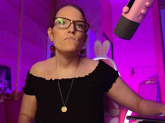 Findom_Lady_Shine webcam