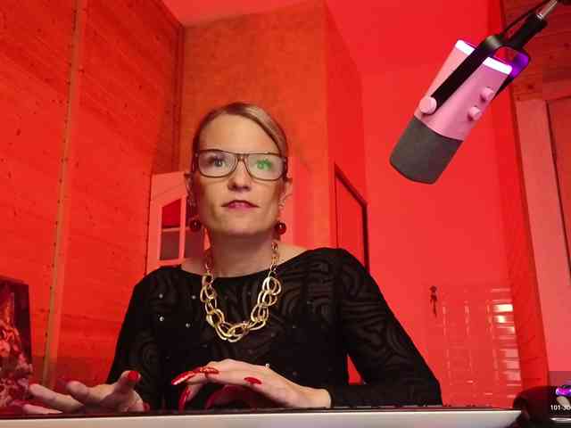 Findom_Lady_Shine webcam