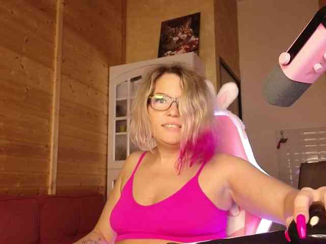 Findom_Lady_Shine webcam