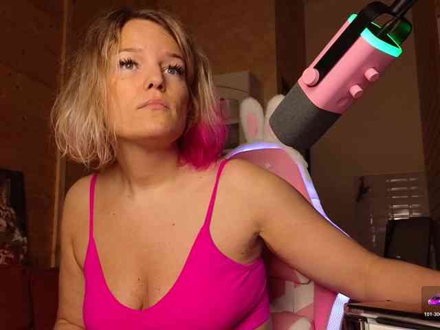 Findom_Lady_Shine webcam