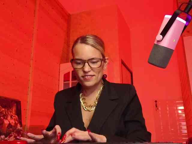 Findom_Lady_Shine webcam