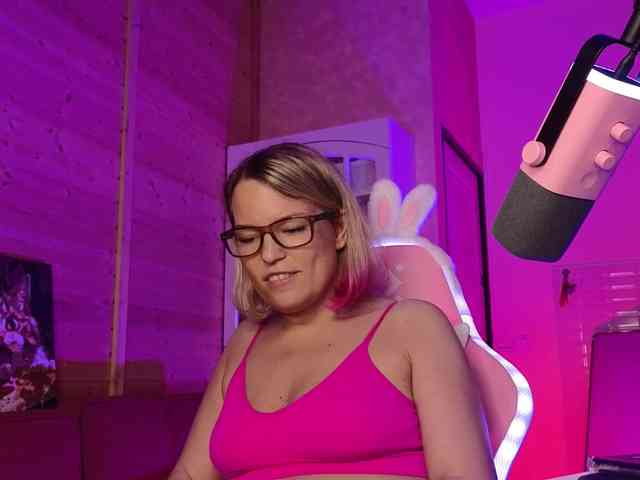 Findom_Lady_Shine webcam