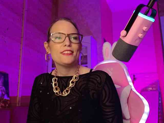 Findom_Lady_Shine webcam
