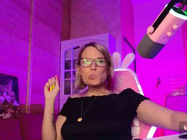 Findom_Lady_Shine webcam