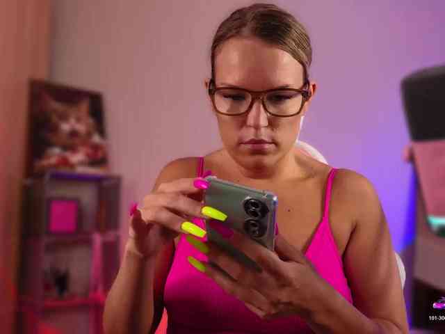 Findom_Lady_Shine webcam