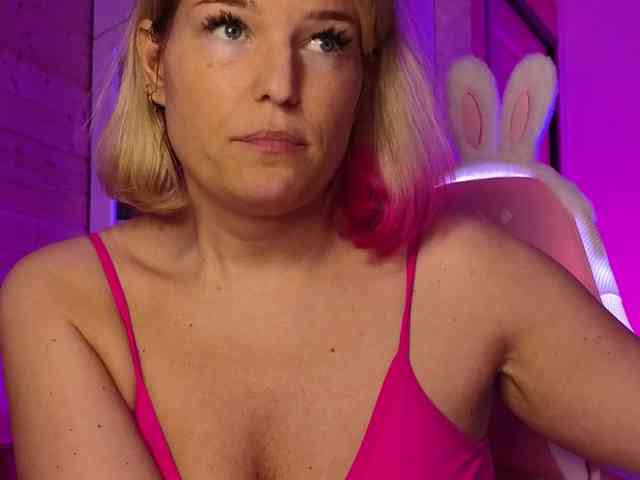 Findom_Lady_Shine webcam
