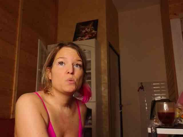 Findom_Lady_Shine webcam