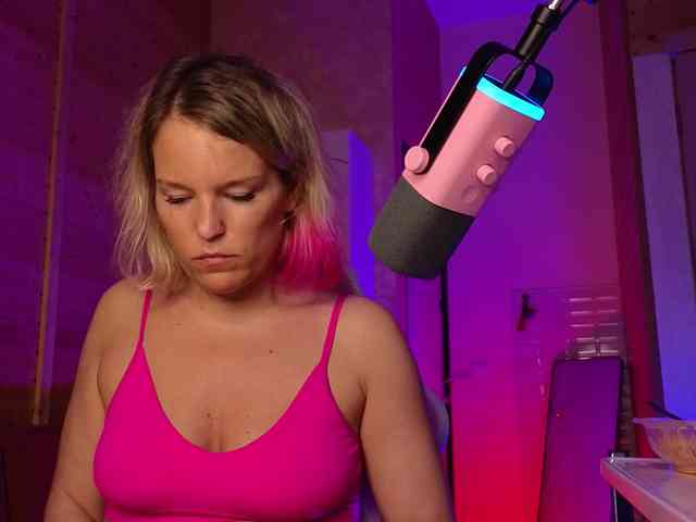 Findom_Lady_Shine webcam