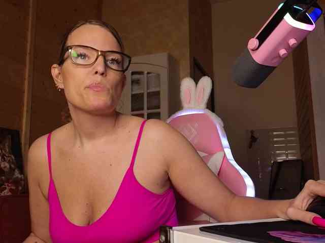 Findom_Lady_Shine webcam