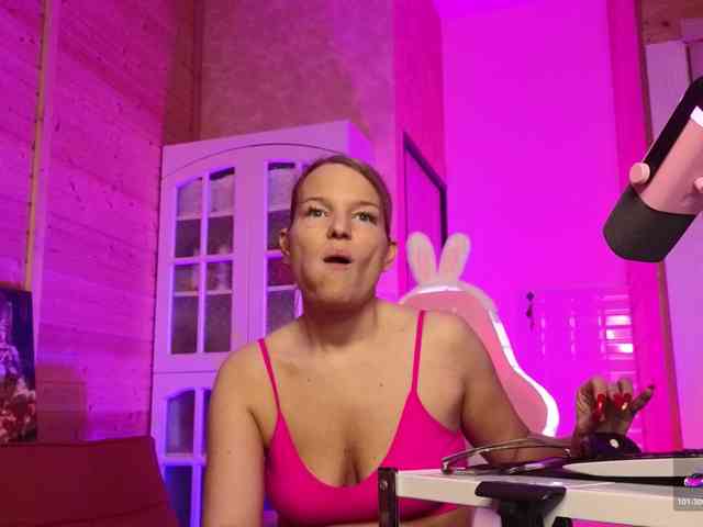 Findom_Lady_Shine webcam