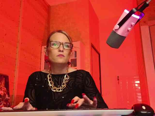 Findom_Lady_Shine webcam