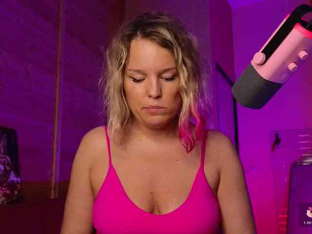 Findom_Lady_Shine webcam