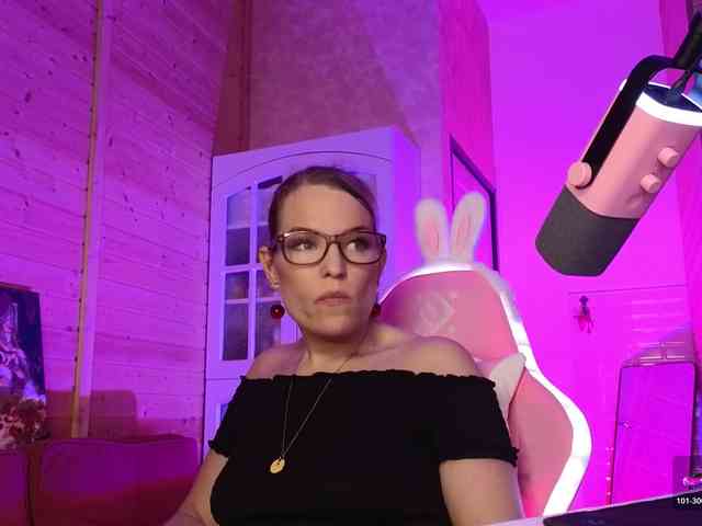 Findom_Lady_Shine webcam
