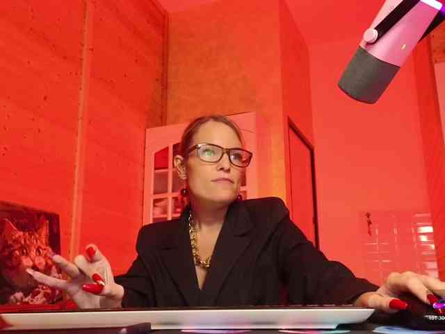 Findom_Lady_Shine webcam