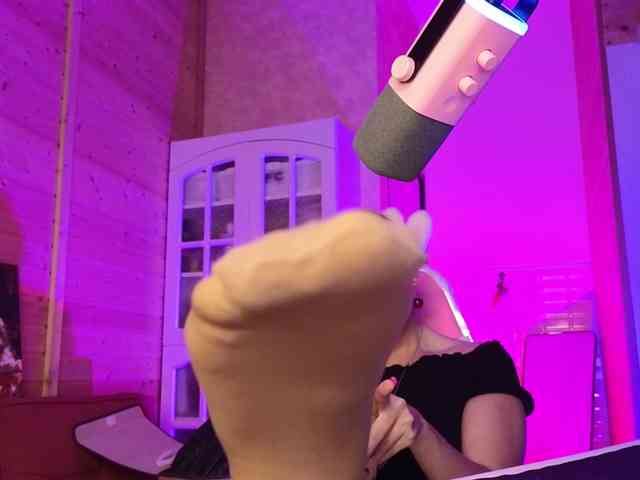 Findom_Lady_Shine webcam