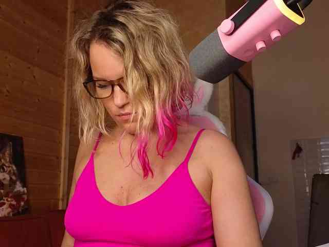 Findom_Lady_Shine webcam