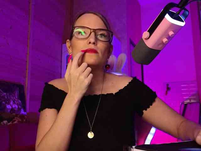 Findom_Lady_Shine webcam