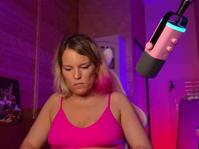 Findom_Lady_Shine webcam