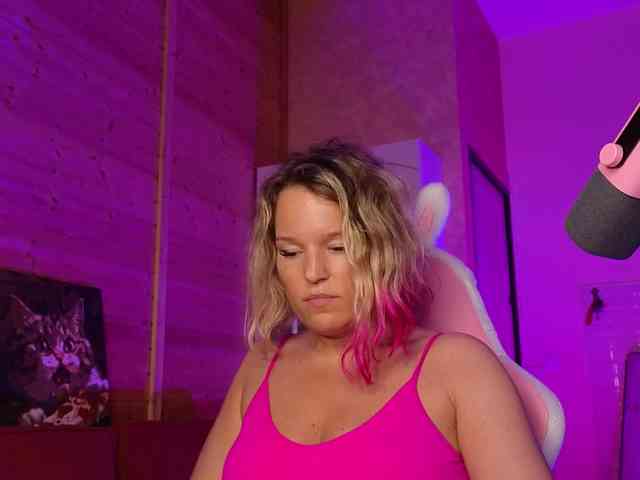 Findom_Lady_Shine webcam