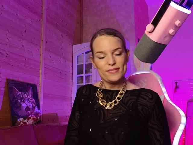 Findom_Lady_Shine webcam