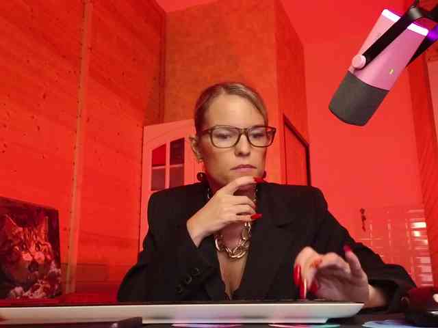 Findom_Lady_Shine webcam