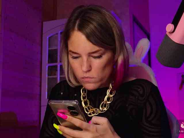 Findom_Lady_Shine webcam