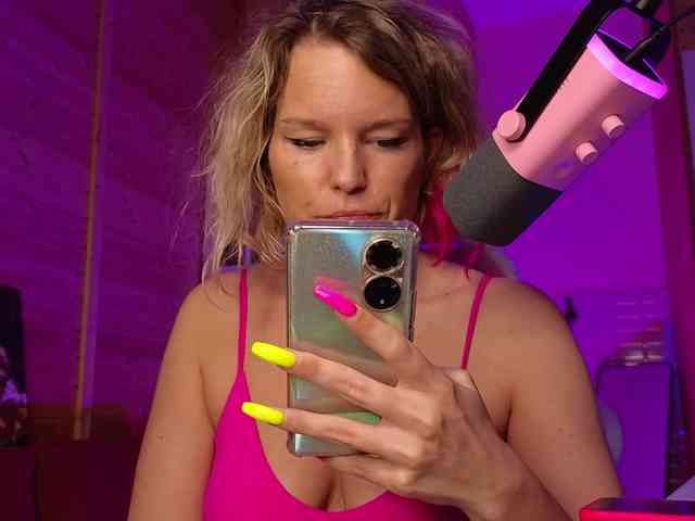 Findom_Lady_Shine webcam