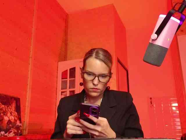 Findom_Lady_Shine webcam